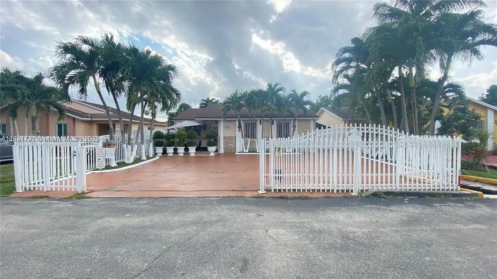 19764 NW 54 AVE, Miami Gardens FL 33055 photo 2