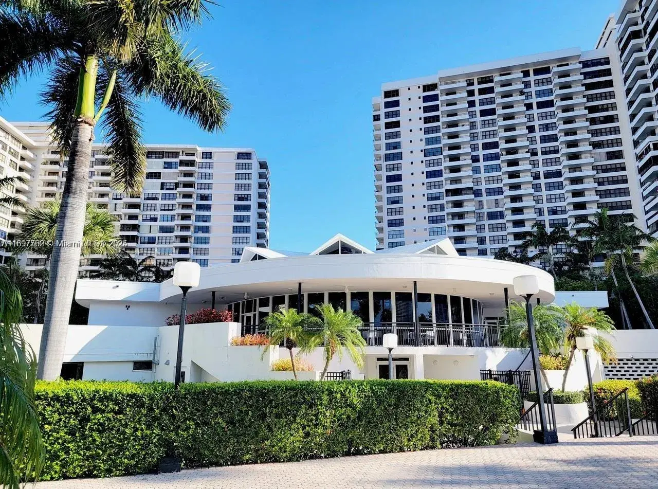 2500 Parkview Dr # 1111, Hallandale Beach FL 33009
