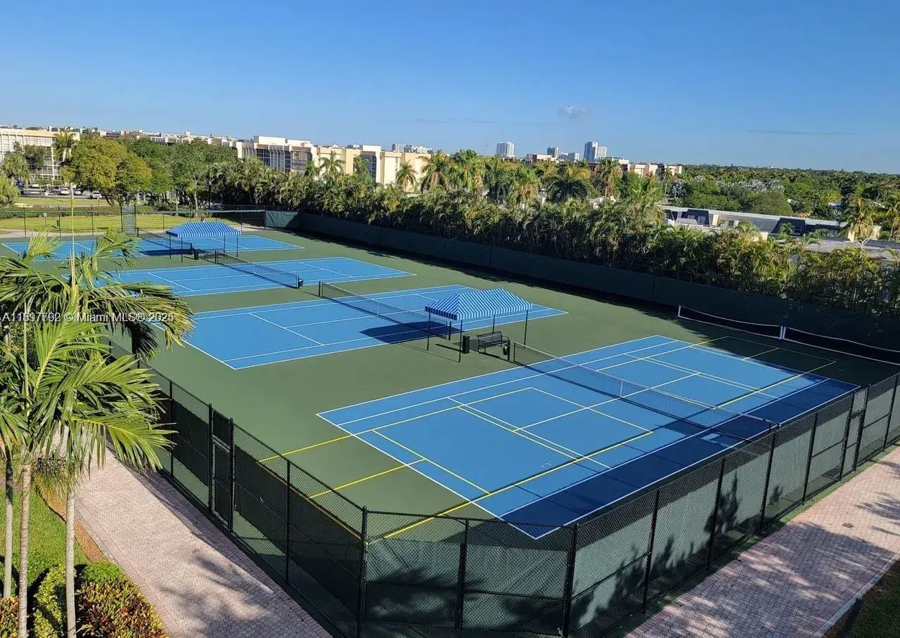 2500 Parkview Dr # 1111, Hallandale Beach FL 33009