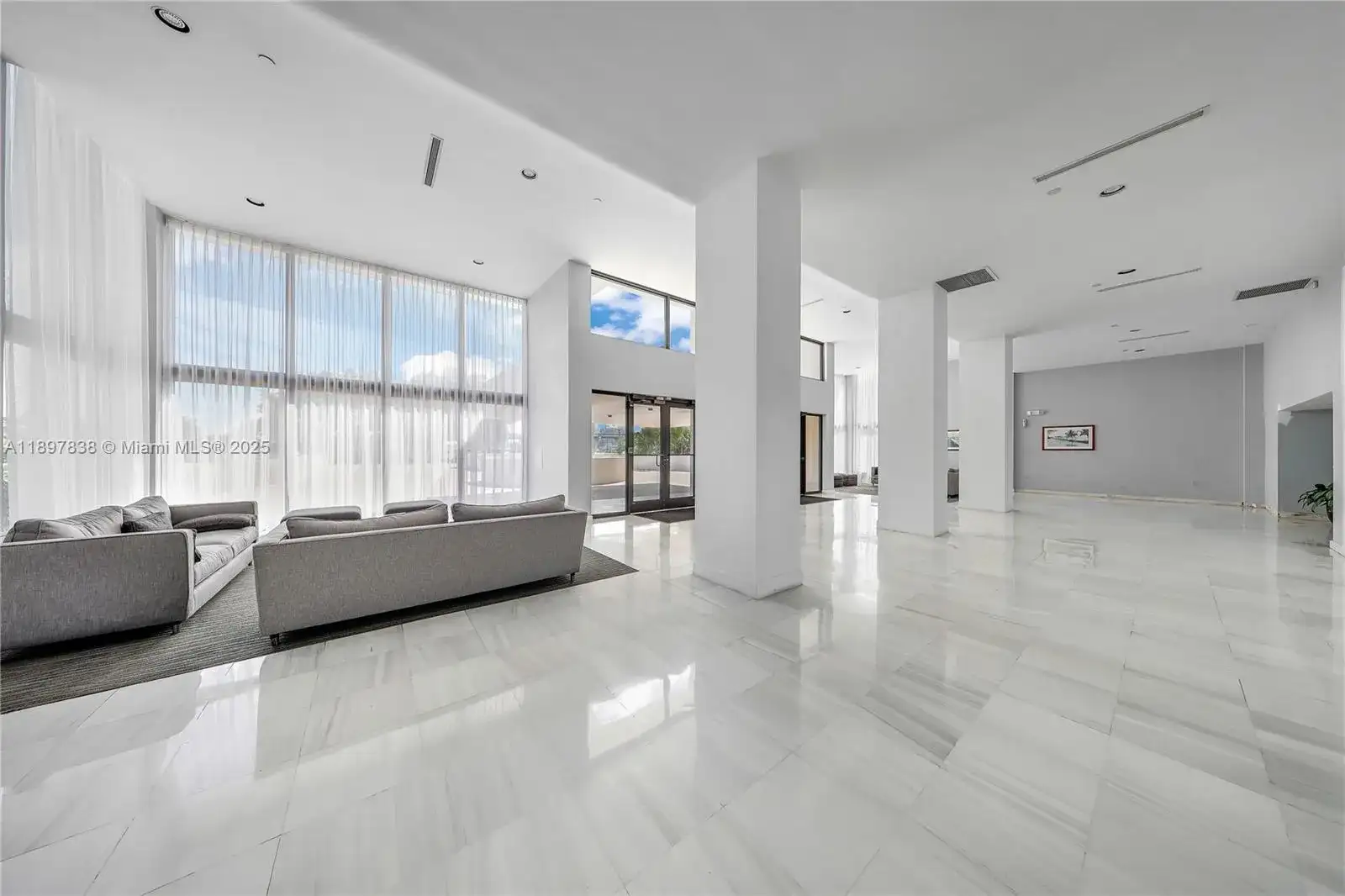 801 N Venetian Dr # 903, Miami FL 33139 photo 2