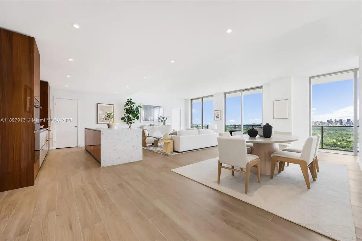2678 Tigertail Ave # 1706, Miami FL 33133