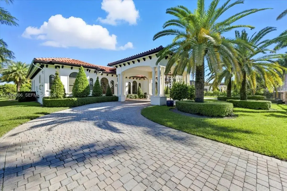 10181 NW 131st St, Hialeah Gardens FL 33018