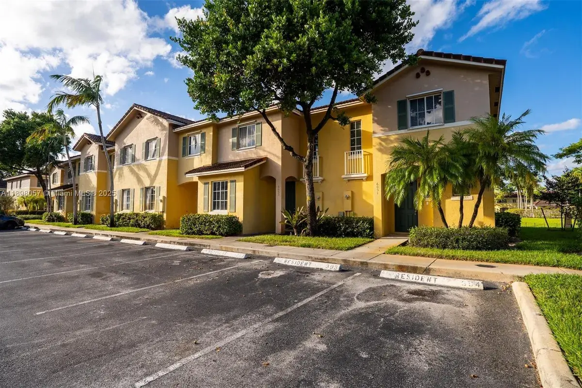 6051 SW 19th Pl, North Lauderdale FL 33068