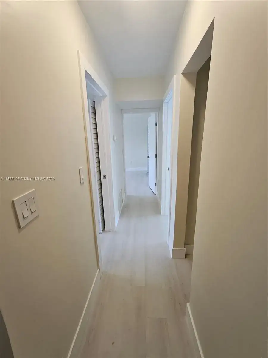 834 Raymond St, Miami Beach FL 33141 photo 5