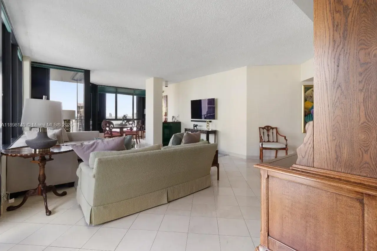 520 Brickell Key Dr # A1616, Miami FL 33131