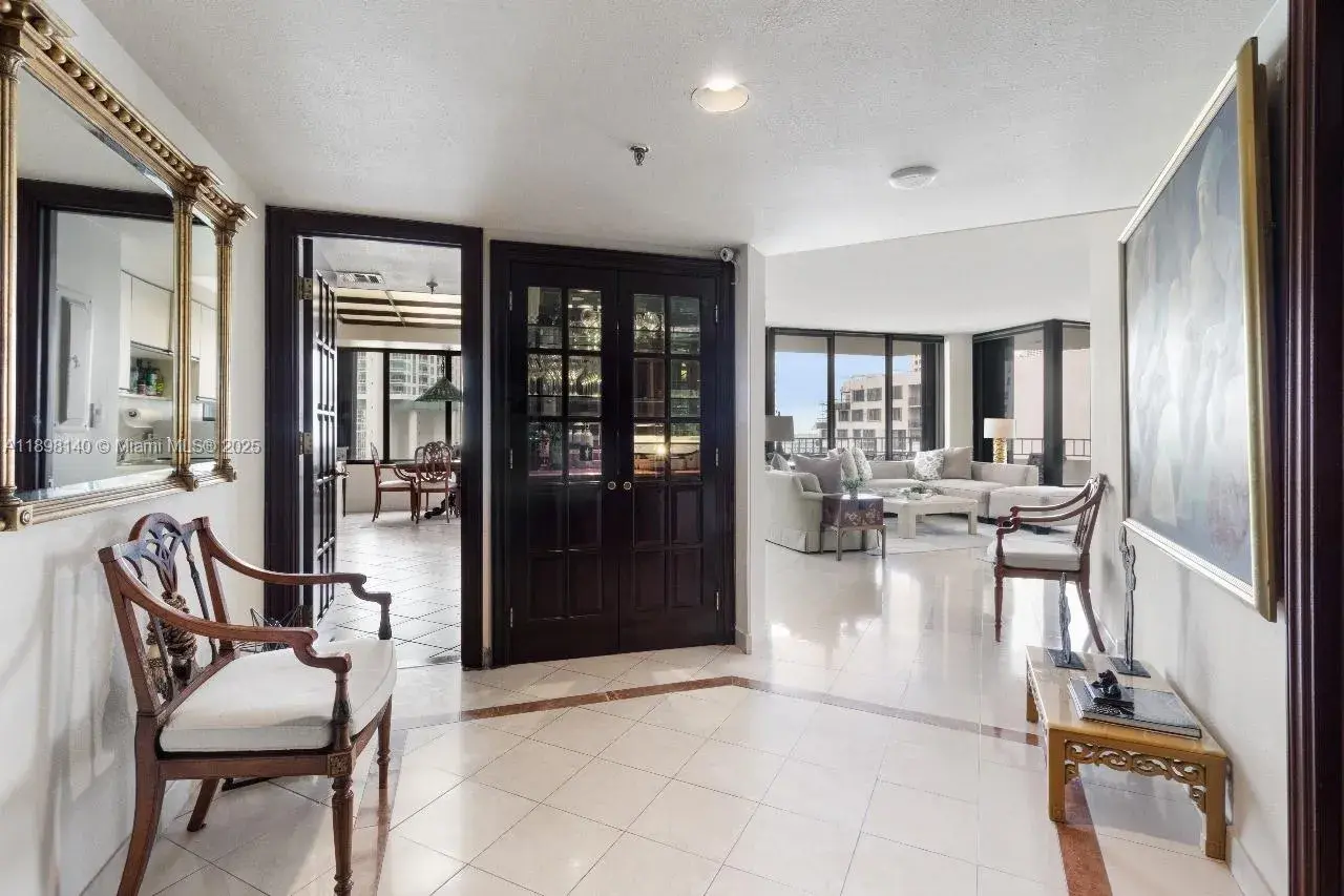 520 Brickell Key Dr # A1616, Miami FL 33131