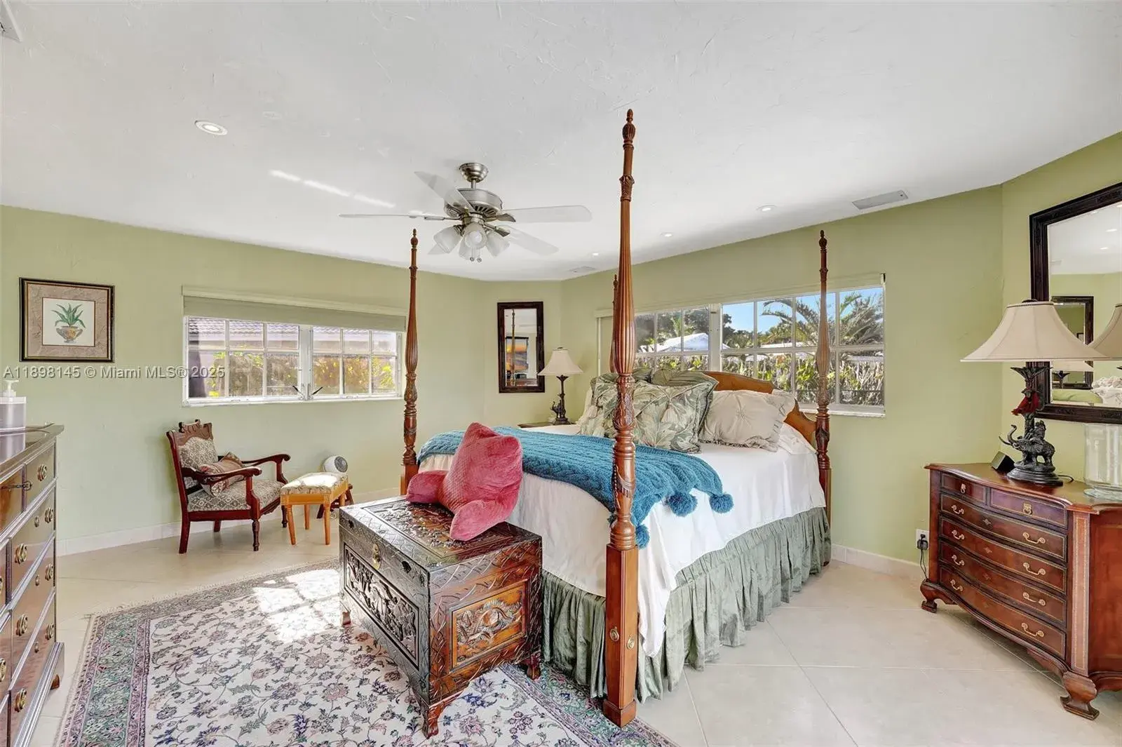 5517 Bayview Dr, Fort Lauderdale FL 33308