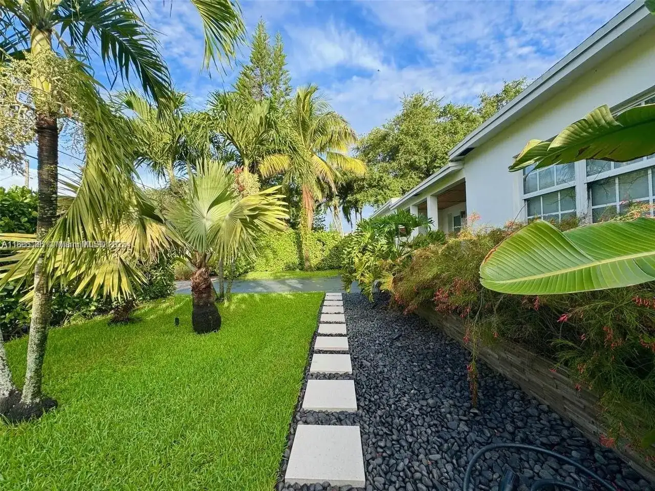 555 NE 127th Street, North Miami FL 33161 photo 4