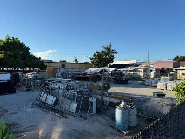 318 NE 1st Rd, Homestead FL 33030 photo 2
