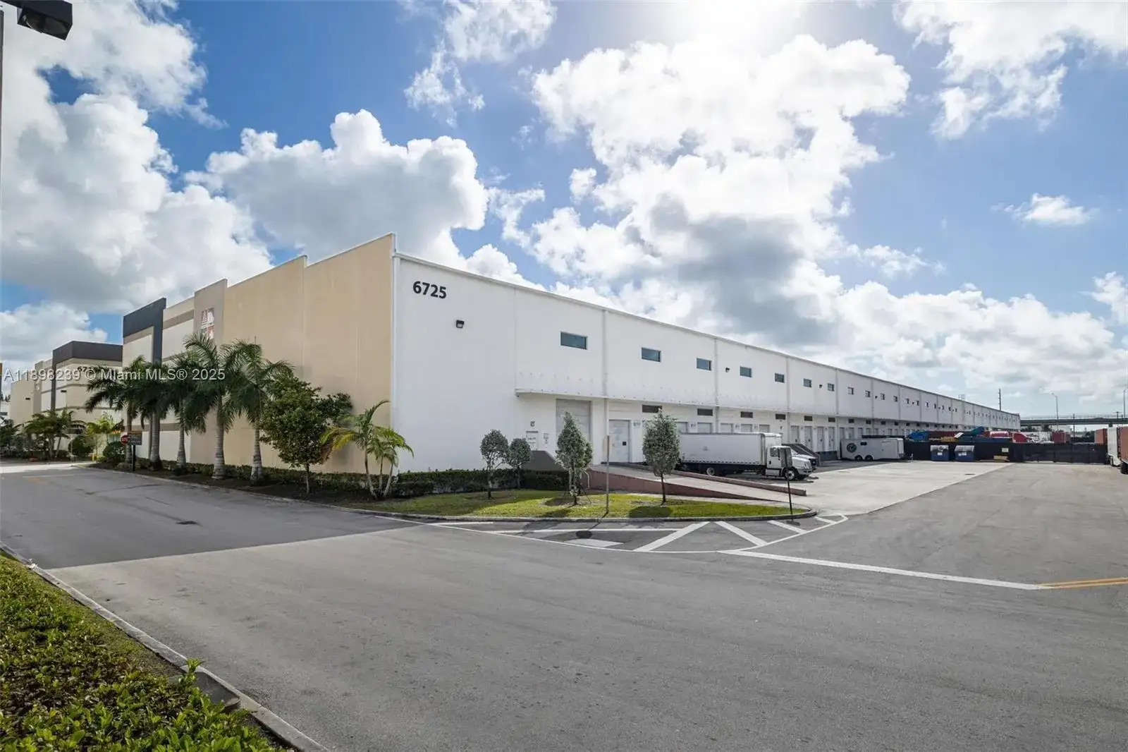 6725 NW 36th St, Miami FL 33166 photo 2