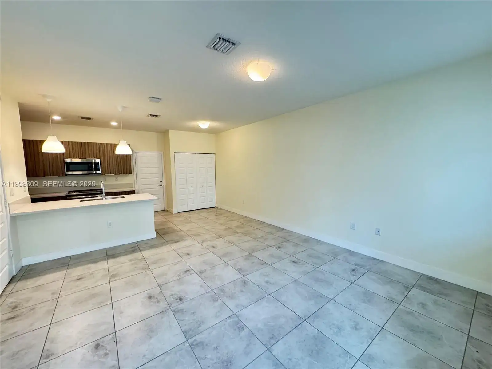 4802 NW 83rd Path, Doral FL 33166 photo 3