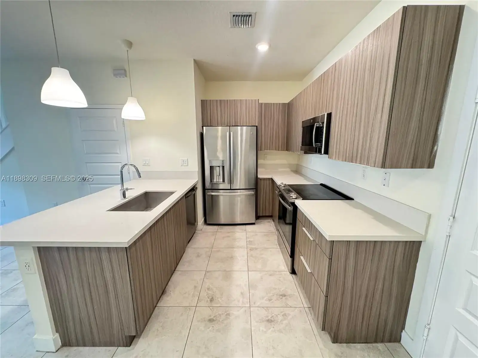 4802 NW 83rd Path, Doral FL 33166 photo 5
