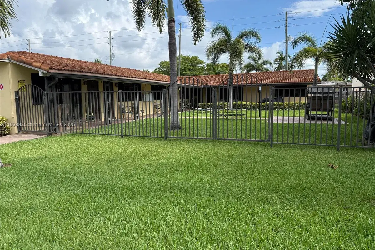811 NE 10th St # 5, Hallandale Beach FL 33009
