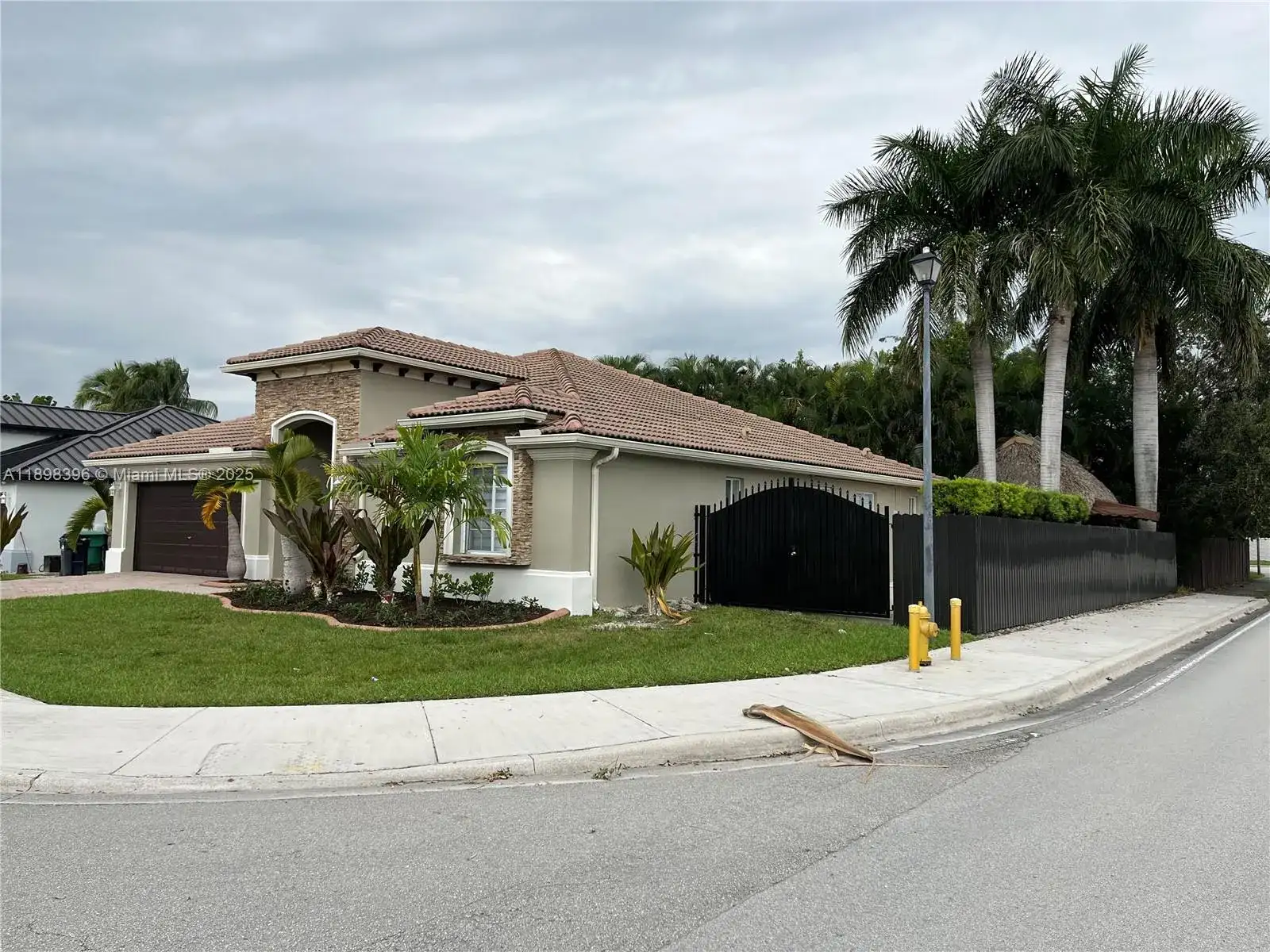 15205 SW 13th Ter, Miami FL 33194 photo 2