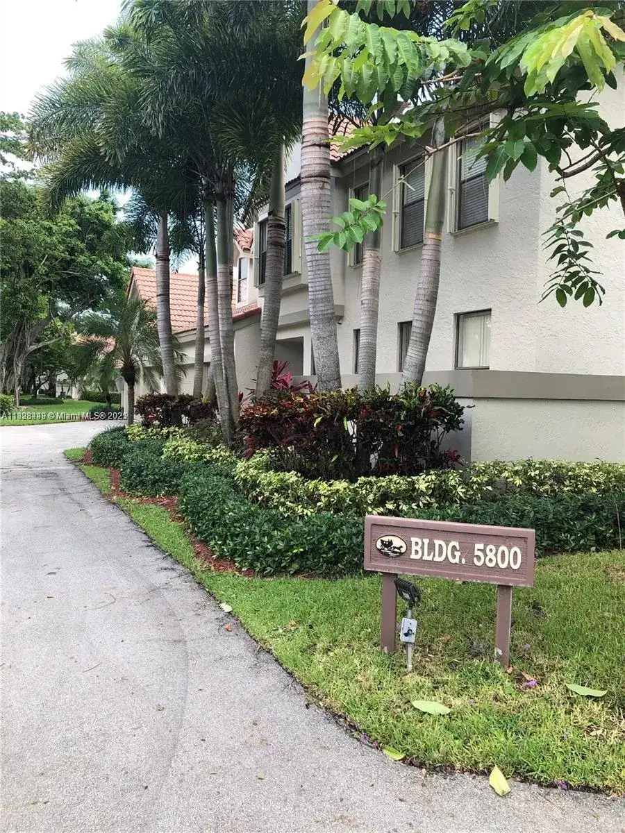 5800 Coach House Cir, Boca Raton FL 33486 photo 2
