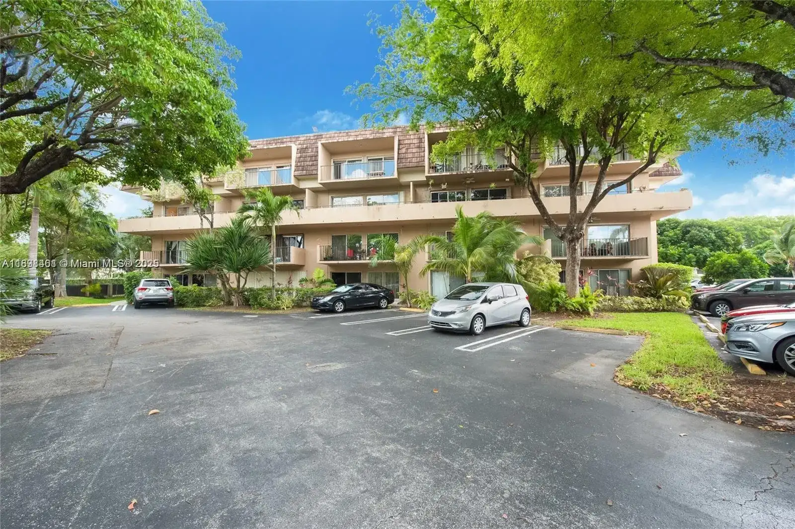 7900 Camino Cir # 403, Miami FL 33143 photo 2