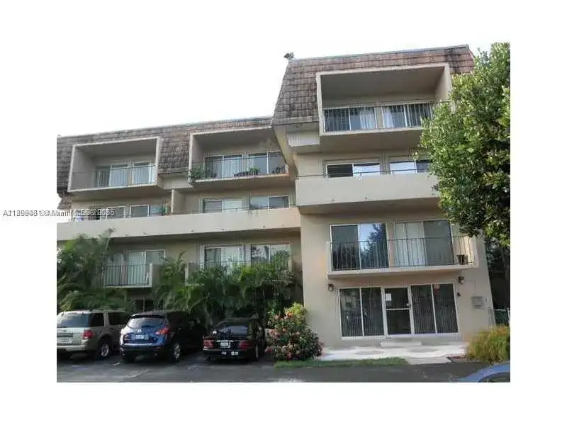 7900 Camino Cir # 403, Miami FL 33143 photo 4