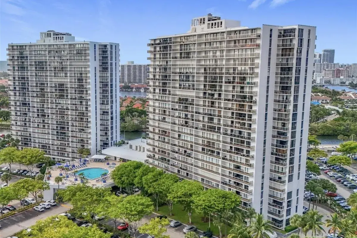 3731 N Country Club Dr # 129, Aventura FL 33180