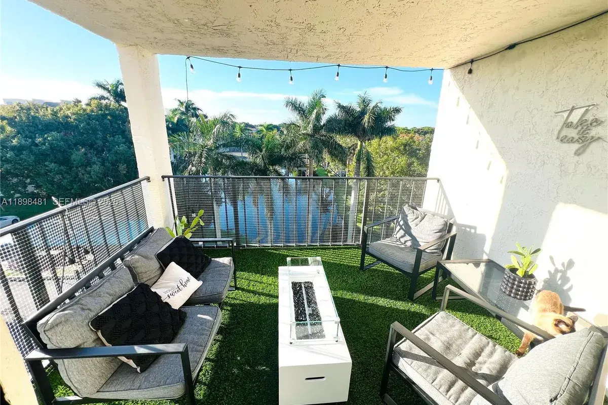 6190 Woodlands Blvd # 517, Tamarac FL 33319