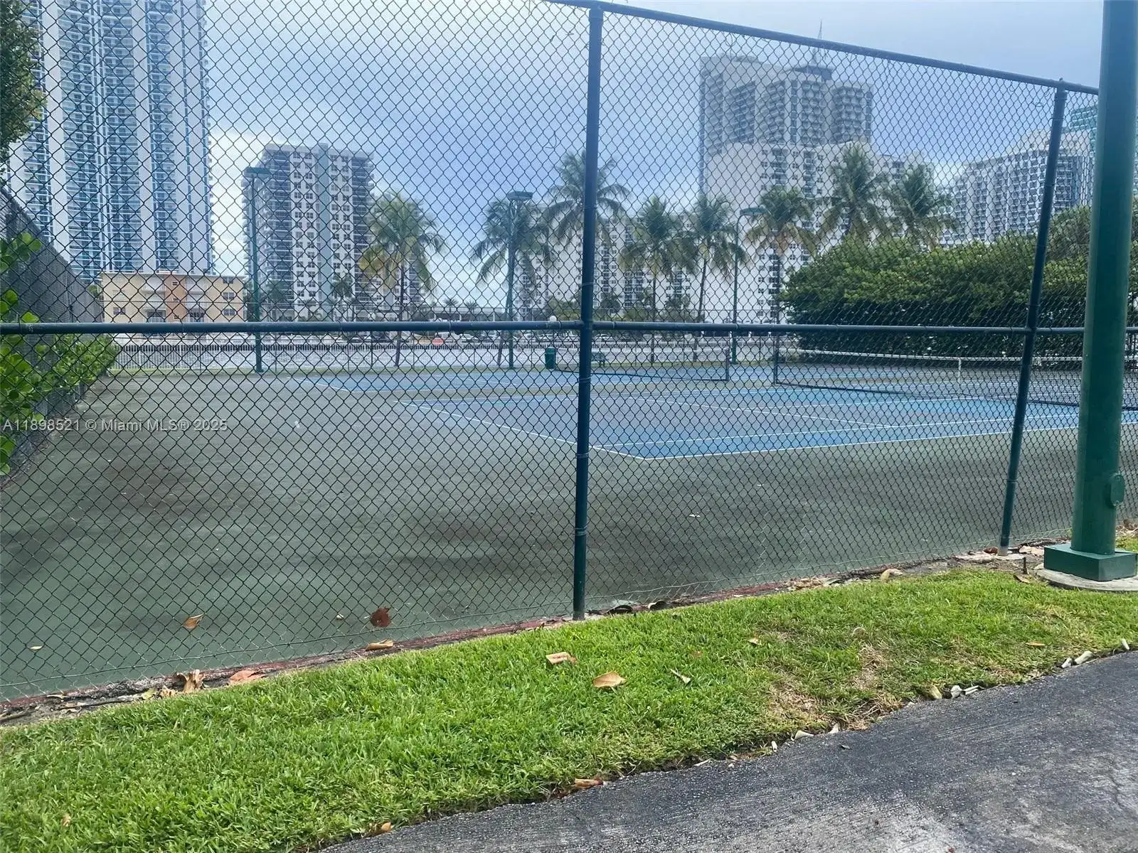 1000 Parkview Dr # 427, Hallandale Beach FL 33009 photo 3