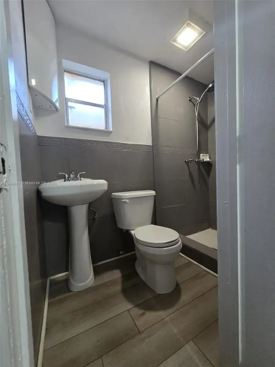 2523 NW 32nd St # 2523, Miami FL 33142 photo 3