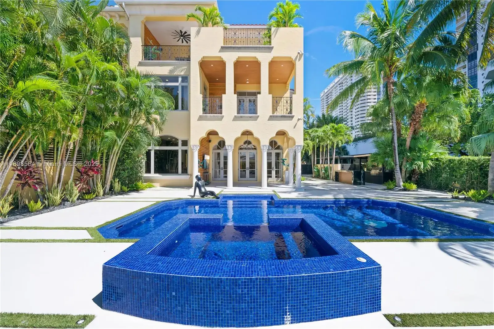 1530 Island Blvd, Aventura FL 33160 photo 3