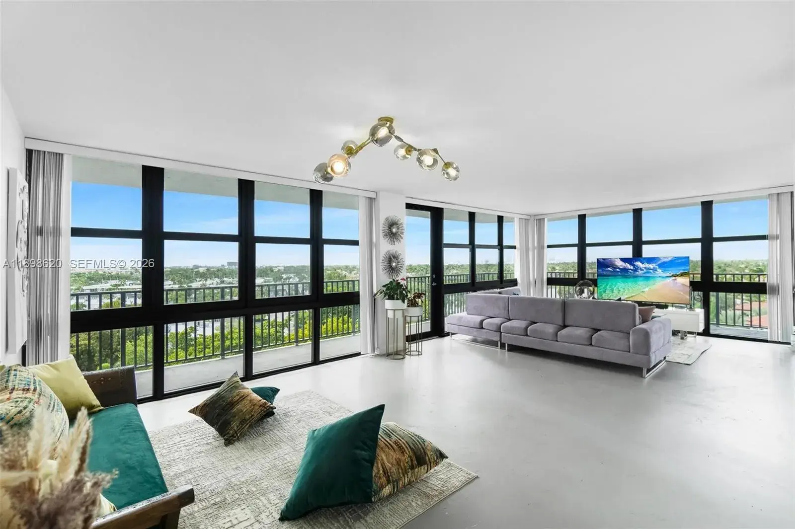 1000 Parkview Dr # 809, Hallandale Beach FL 33009