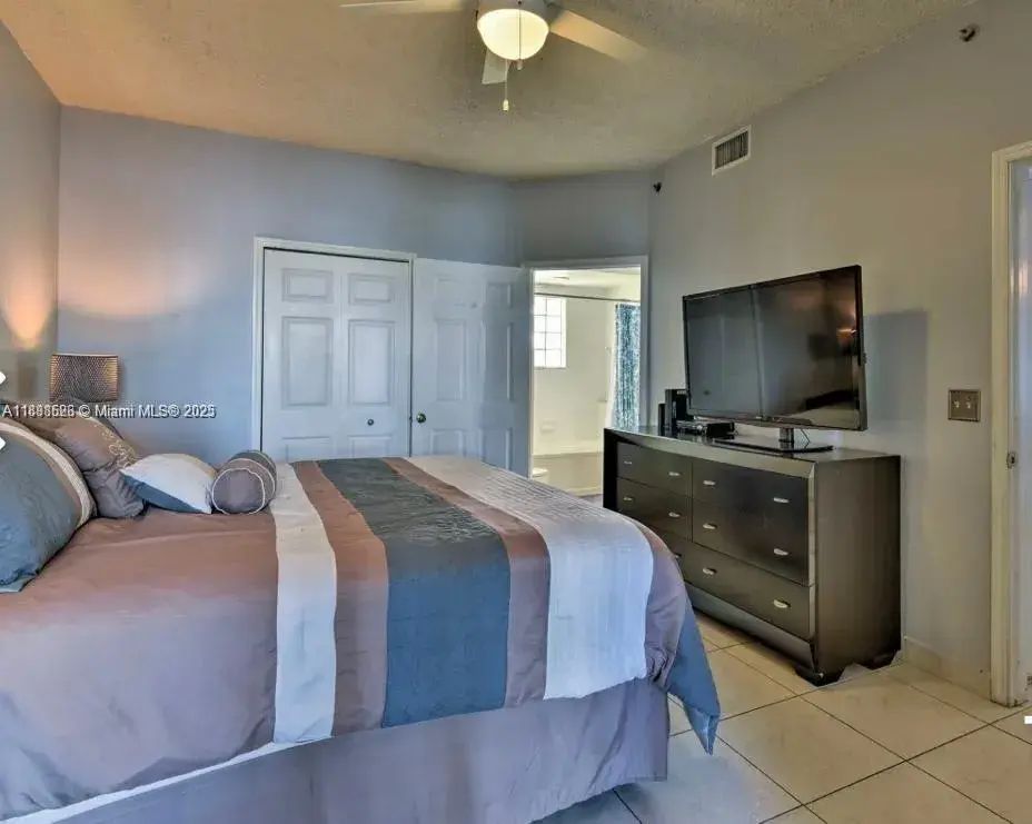 3135 NE 184th St # 2103, Aventura FL 33160