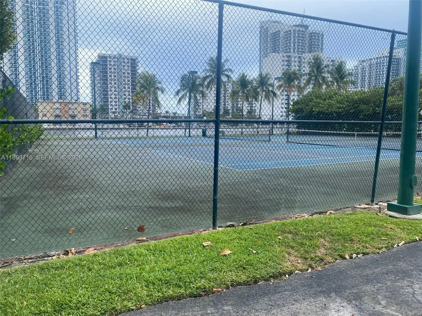 1000 Parkview Dr # 427, Hallandale Beach FL 33009 photo 2