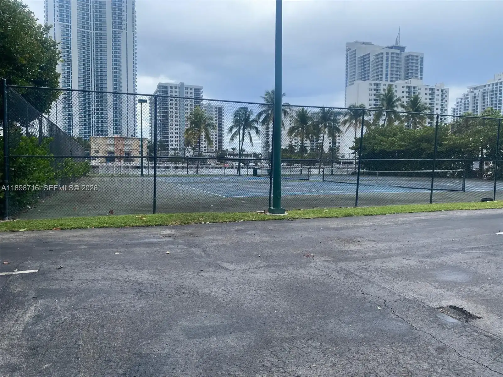 1000 Parkview Dr # 427, Hallandale Beach FL 33009 photo 3
