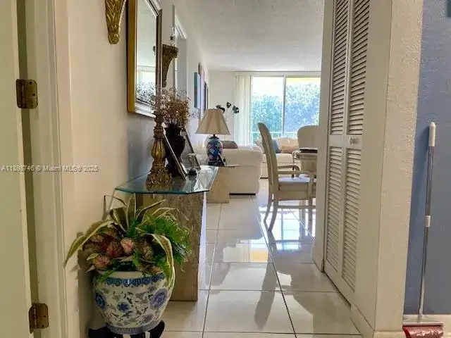 9350 Fontainebleau Blvd # 408, Miami FL 33172 photo 3