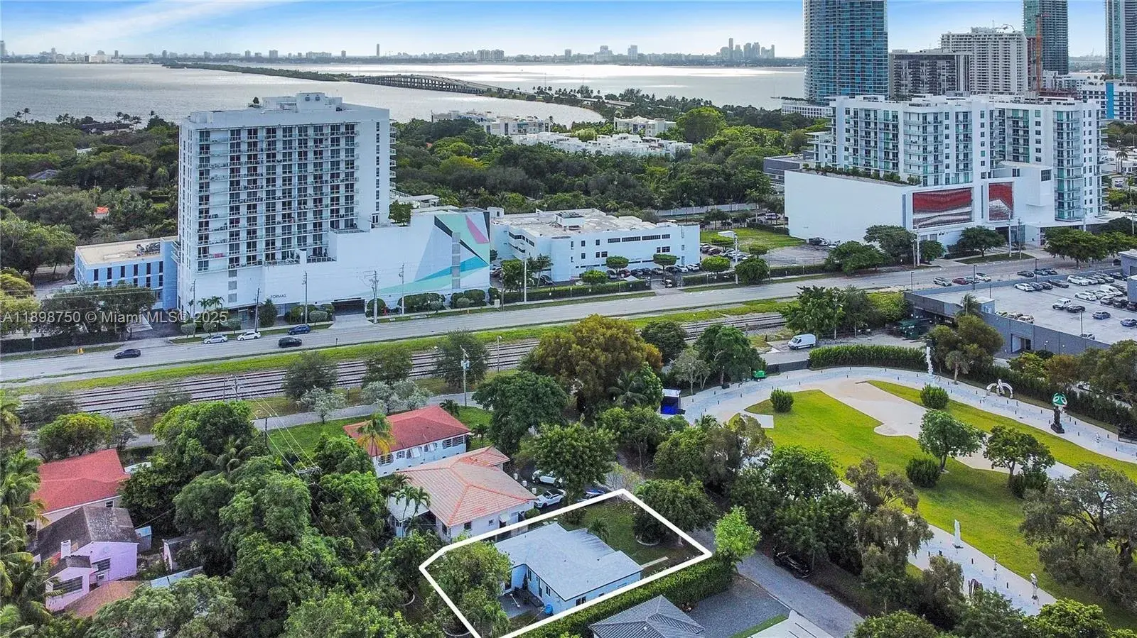 231 NE 43rd St, Miami FL 33137