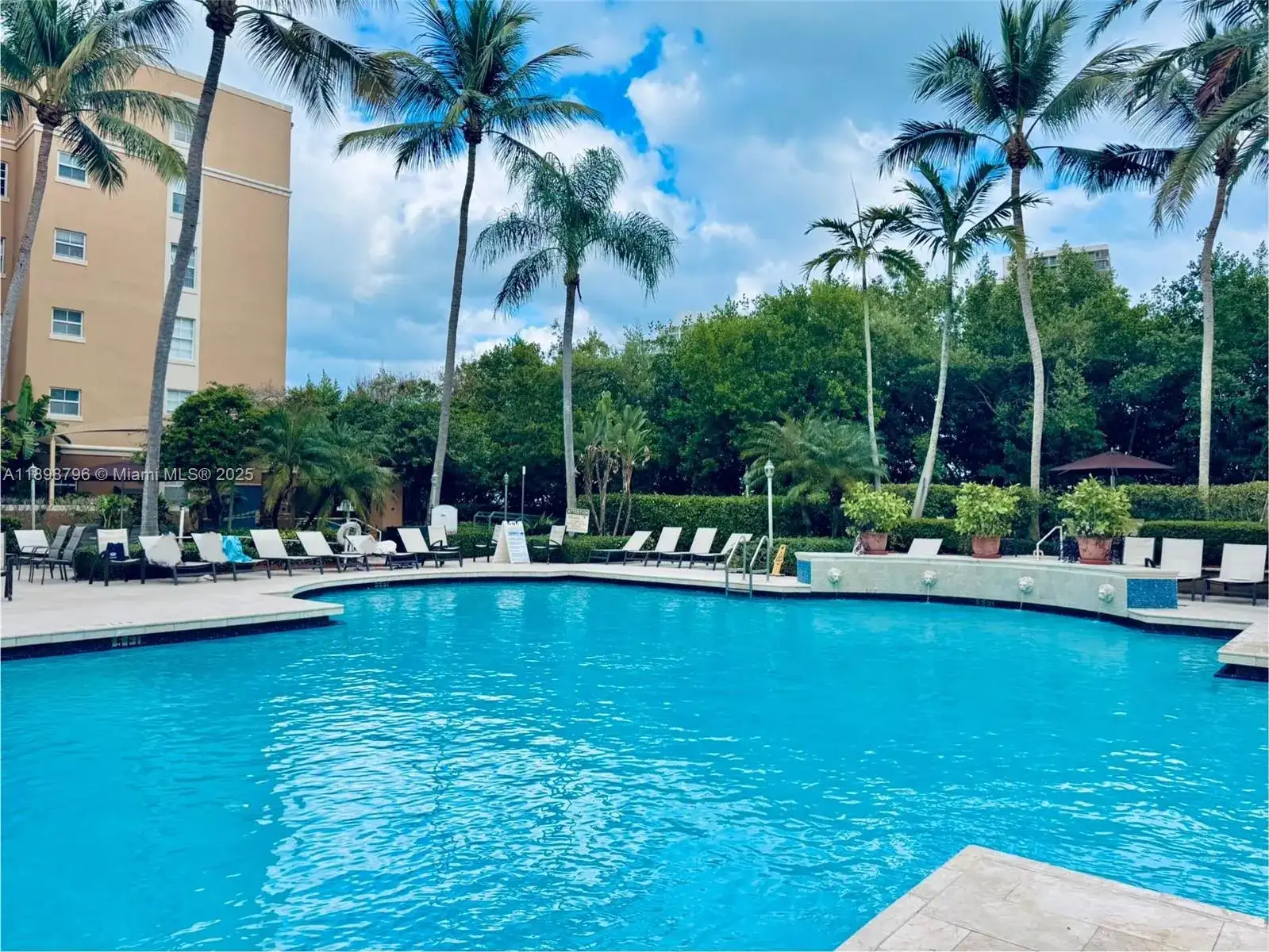 19555 E Country Club Dr # 8108, Aventura FL 33180 photo 2