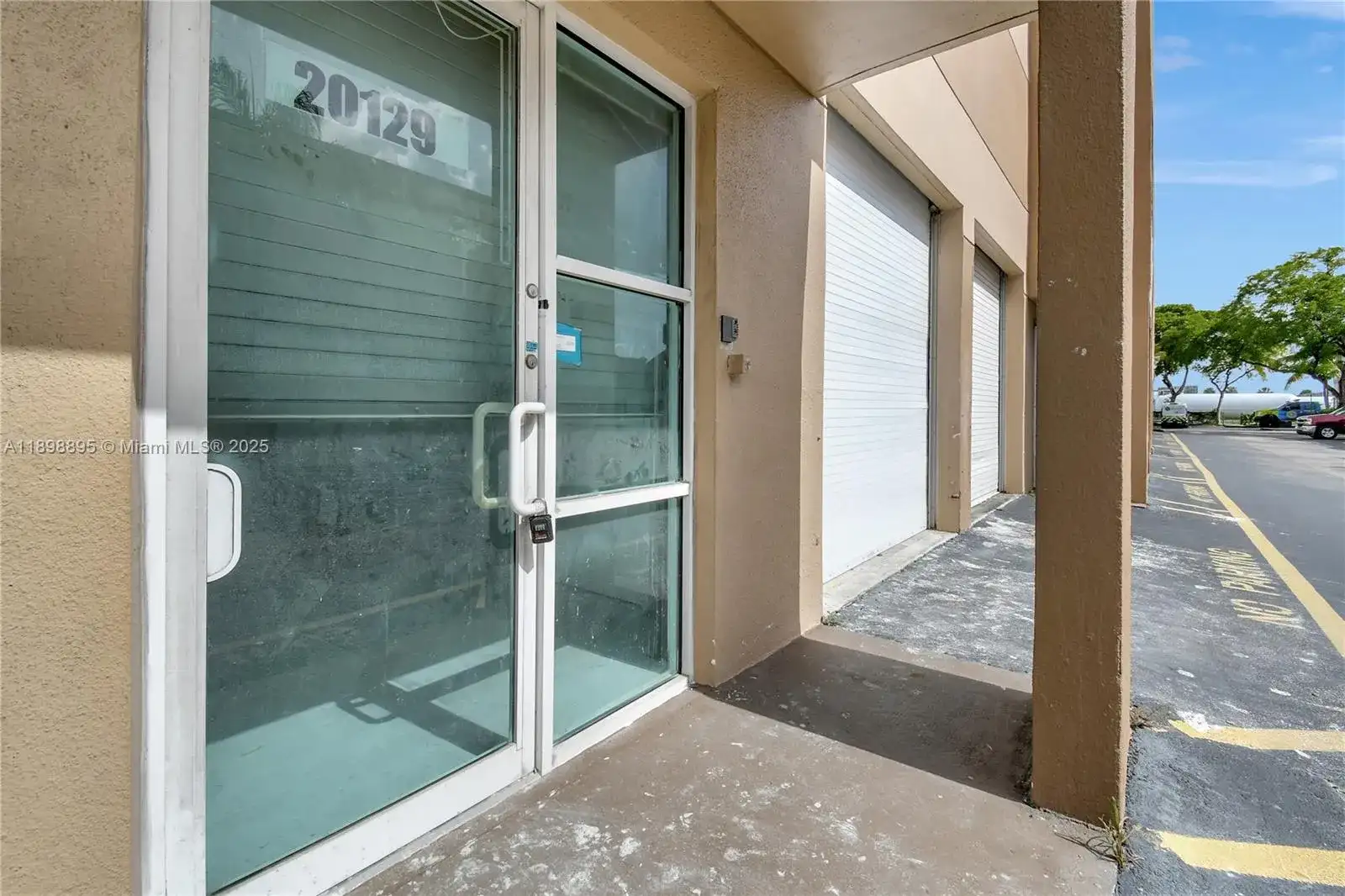 20129 NE 16th Pl, Miami FL 33179 photo 3