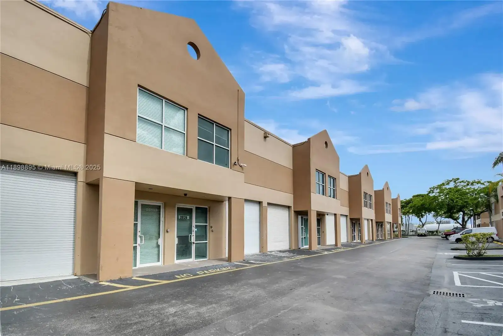 20129 NE 16th Pl, Miami FL 33179 photo 5