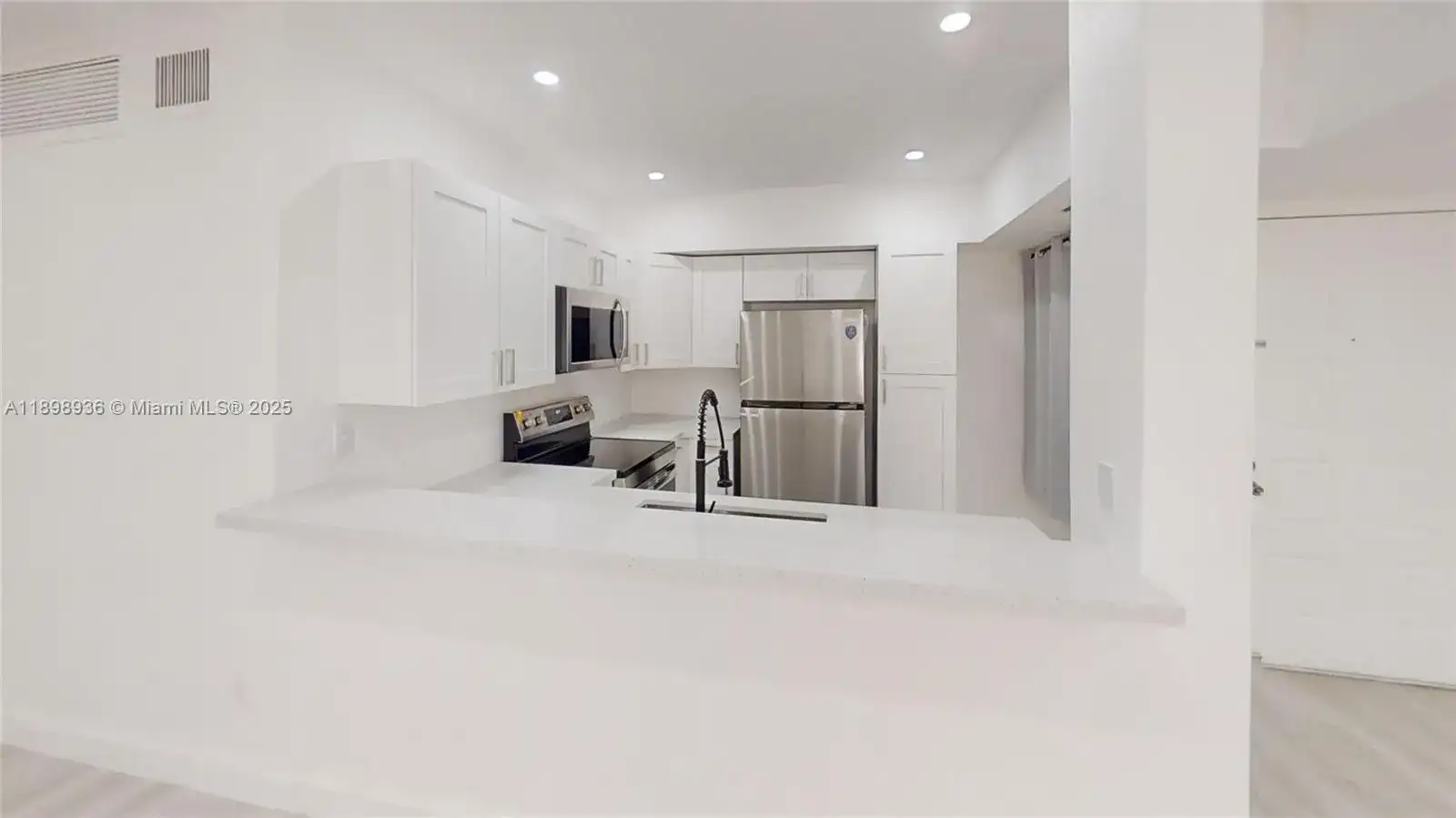 20230 NE 3rd Ct # 6, Miami FL 33179 photo 3