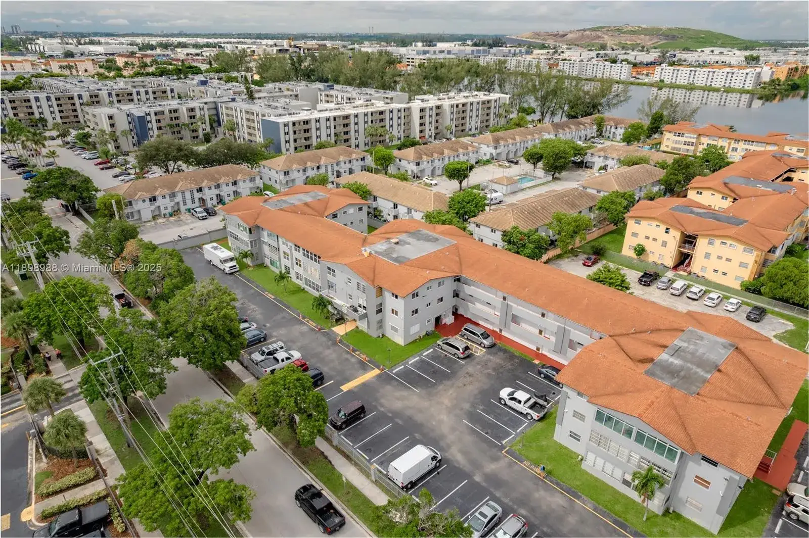 120 Royal Palm Rd # 315, Hialeah Gardens FL 33016