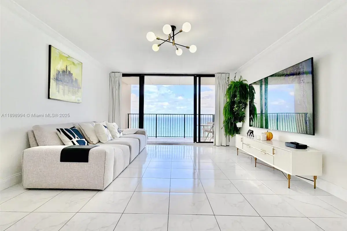 2101 S Ocean Dr # 1402, Hollywood FL 33019