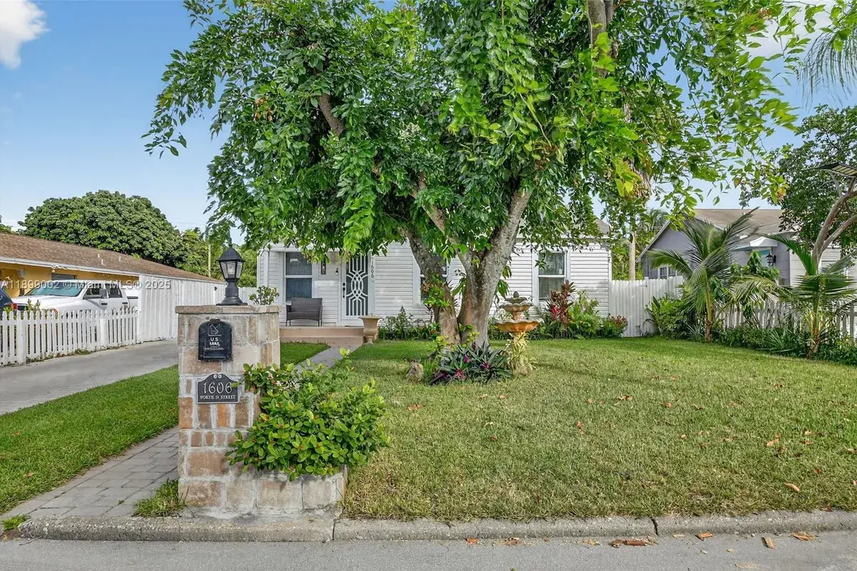 1606 N D St, Lake Worth FL 33460