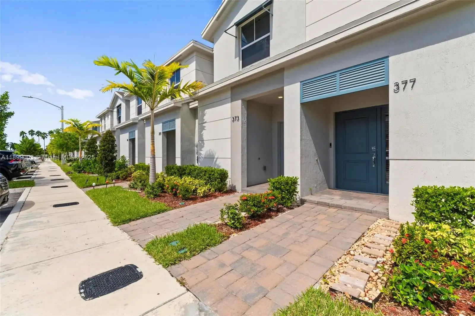 377 NE 1st Dr, Florida City FL 33034 photo 2