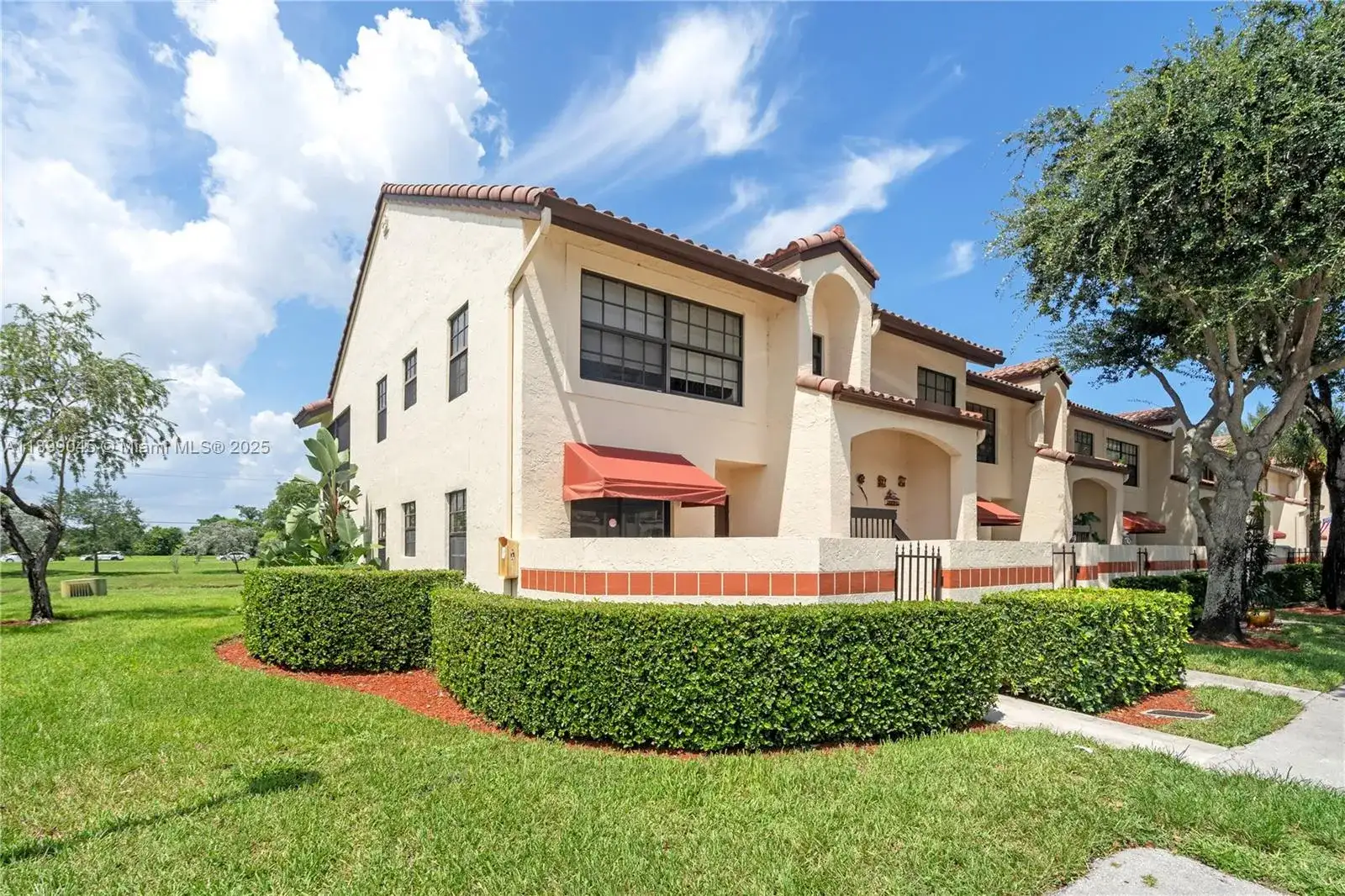 201 Freedom Ct # 201, Deerfield Beach FL 33442 photo 2