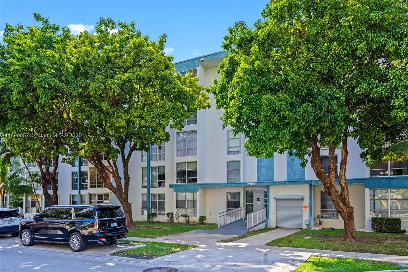 17620 Atlantic Blvd # 316, Sunny Isles Beach FL 33160 photo 3