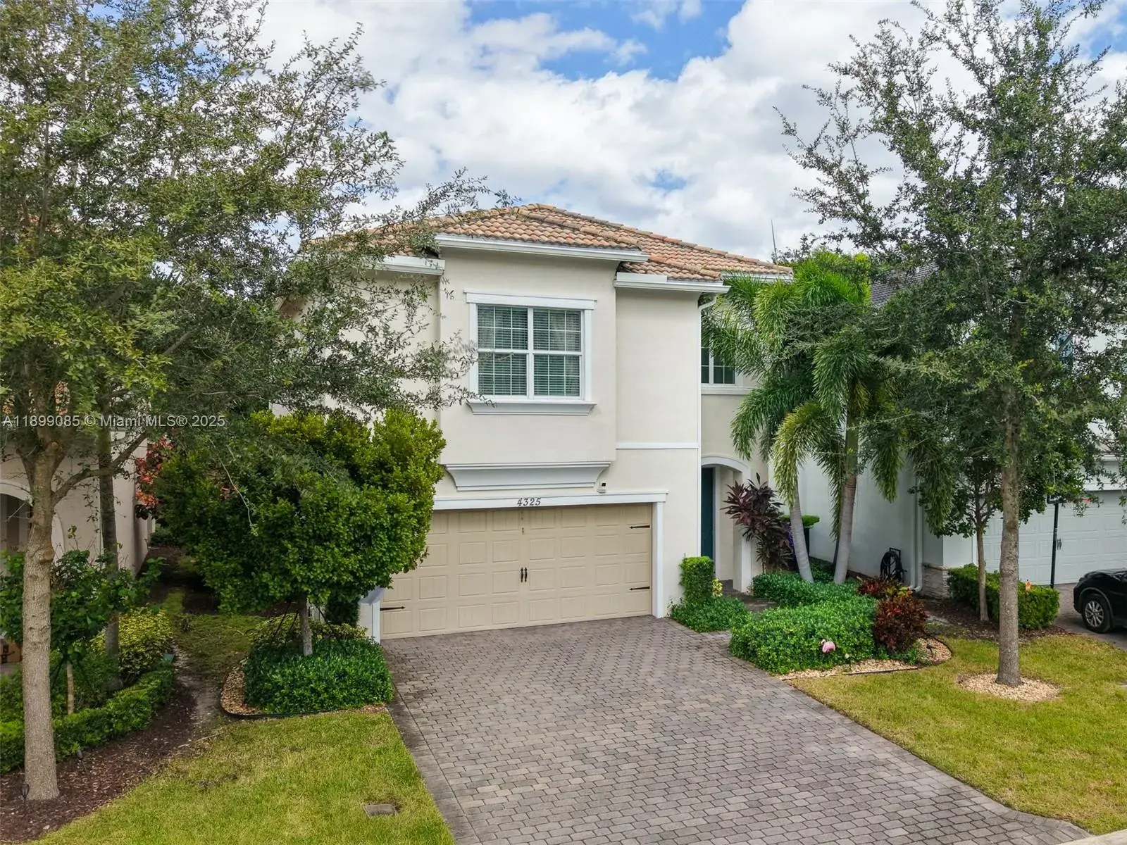 4325 Large Leaf Ln, Hollywood FL 33021