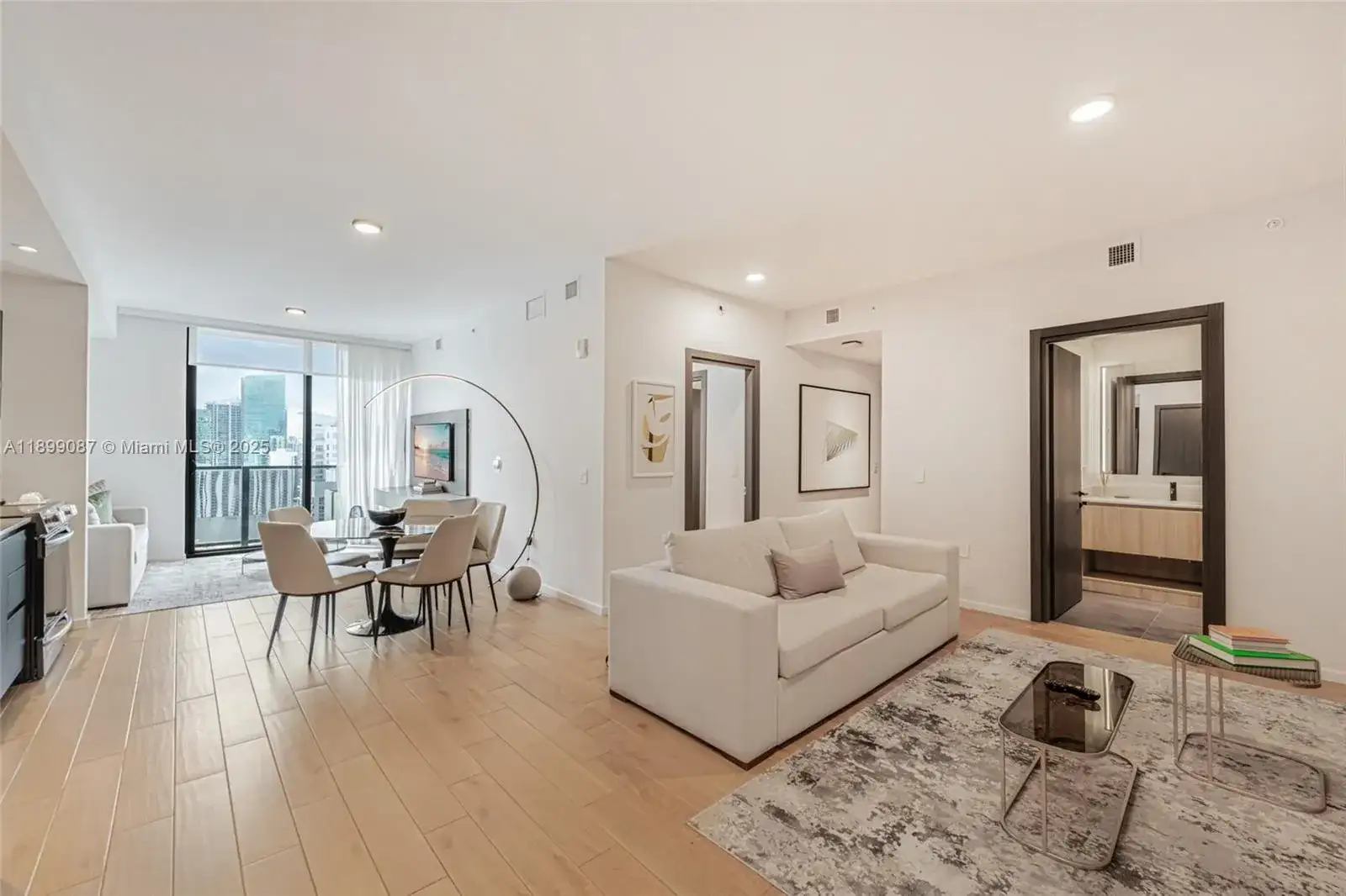 398 NE 5th St # 3017, Miami FL 33132 photo 2