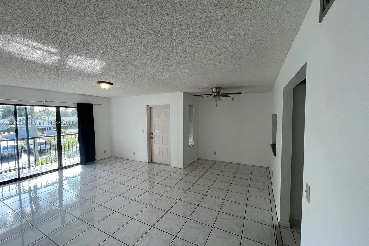 1001 Green Pine Blvd # H2, West Palm Beach FL 33409