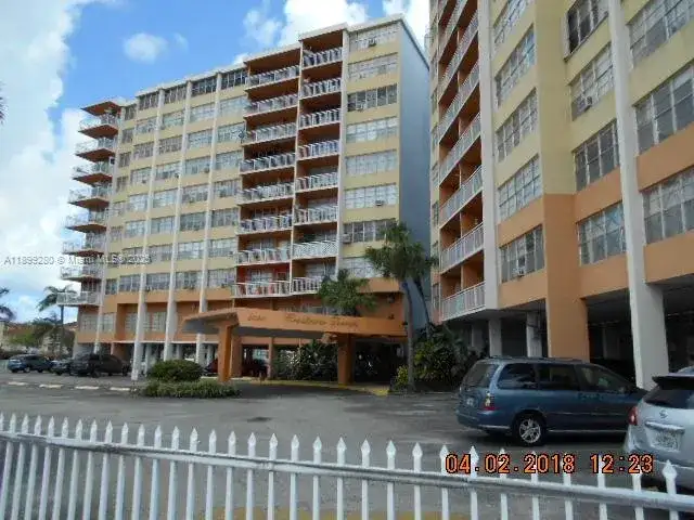 2025 NE 164th St # 316, North Miami Beach FL 33162 photo 3