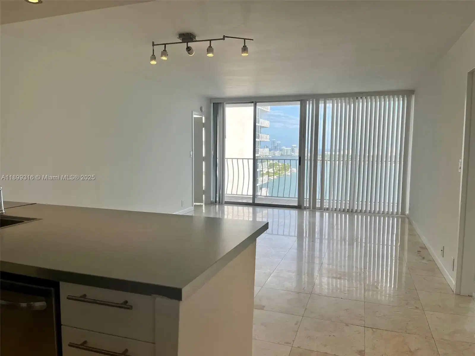 7601 E Treasure Dr # 2308, North Bay Village FL 33141 photo 4