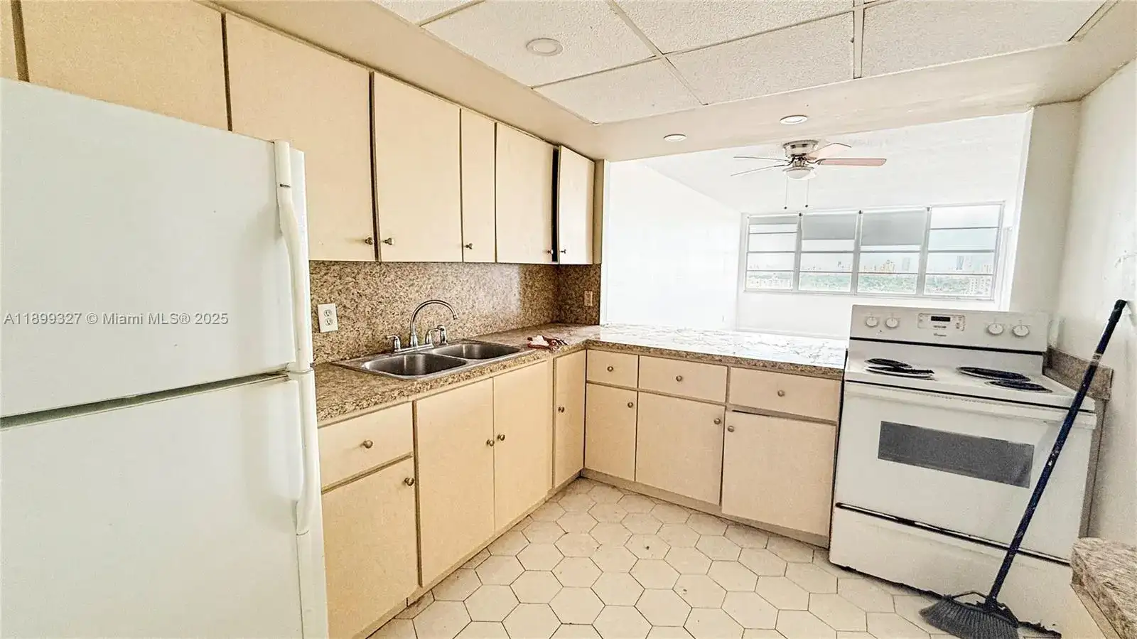 1351 NE Miami Gardens Dr # 1404E, Miami FL 33179 photo 5