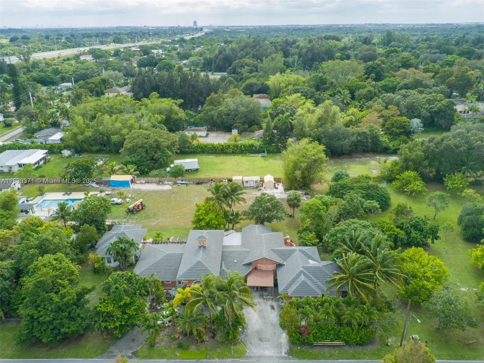 5400 Palm Tree Rd, Plantation FL 33317