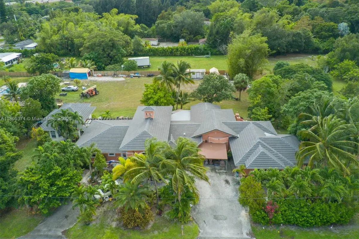5400 Palm Tree Rd, Plantation FL 33317